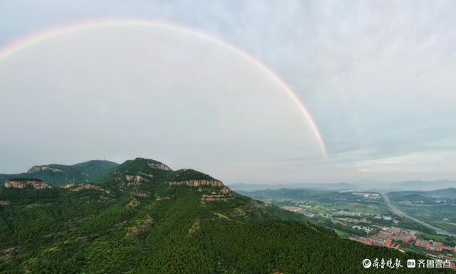 雨后浪漫！济南南城傍晚现绝美彩虹与晚霞