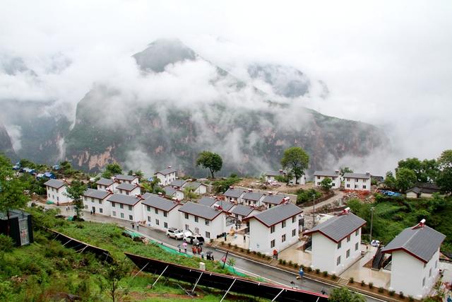 在阿布洛哈，这条路重新定义时间、希望与距离