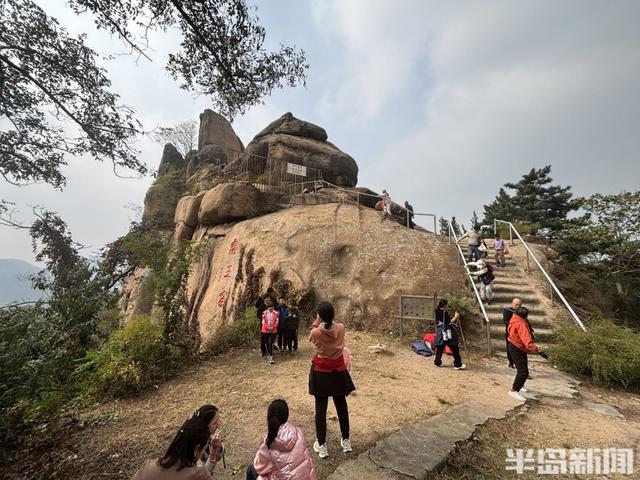 爬山登高看秋色