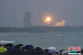 嫦娥六号搭载法国科学载荷升空 中法携手探月图片