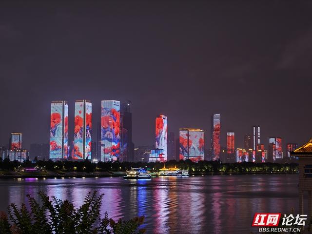 湘江之夜：高楼作幕，晚风捎来烟火与温柔