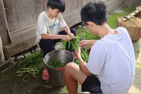 爱心改变命运｜在小河玩泡沫船的孩子即将远航：“苦和累对我来说，是最小的事”图片