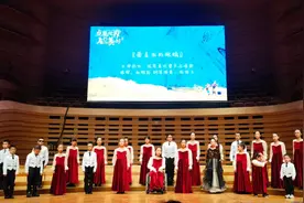 一曲《送你一朵小红花》，这群孩子唱出“光”→图片