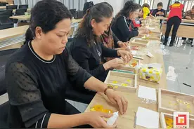 富顺光明社区：老友玩手工 生活潮起来图片