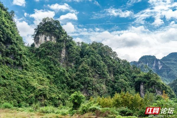 秋游时刻丨吉首夯腊：喀斯特与峒河的秘境交响