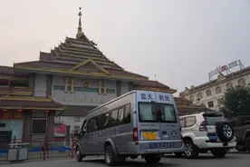 云南德宏州蓝天救援队已从瑞丽口岸出境驰援缅甸图片