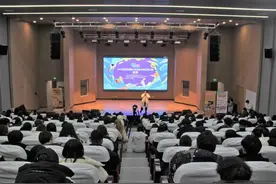 威海高校反诈脱口秀首场巡演举办！理论宣讲和脱口秀相结合 反诈效果显著图片