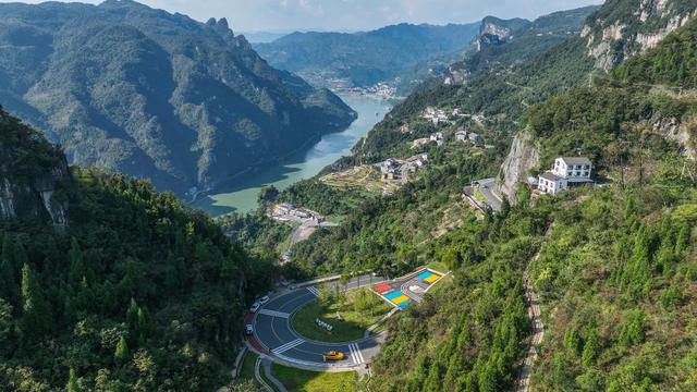 文旅新探丨穿越峡江，在G348读懂厚重“地质书”