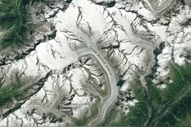 阿尔卑斯山正在融化：太空拍摄的四十年冰川消融对比图图片