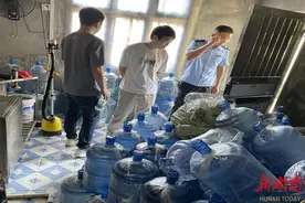 东安县市场监督管理局捣毁桶装水生产黑窝点图片