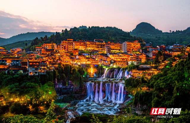 芙蓉镇海外社媒与国际合作落地双轨模式获评“2025文旅品牌出海百强案例”