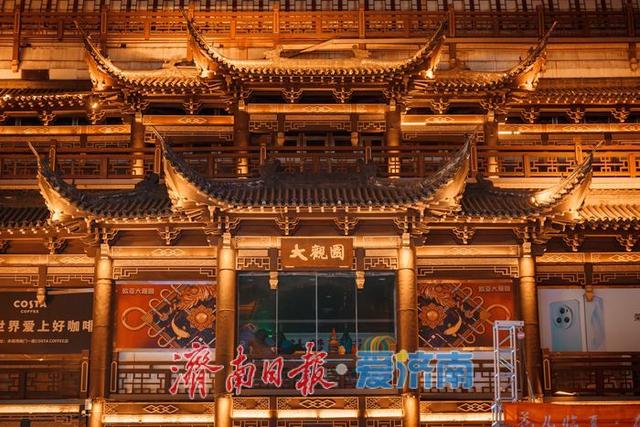一年四季 泉在济南丨济南大观园：华灯初上，古韵新辉共交融