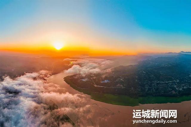 雨洗河东千峰翠　云裁运城万缕纱