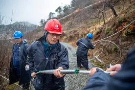 “山区没电我不退” 宁波“电力铁军”日夜奋战抗冰雪保供电图片
