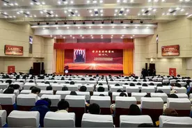 “最美铁路人”走进班组课堂图片