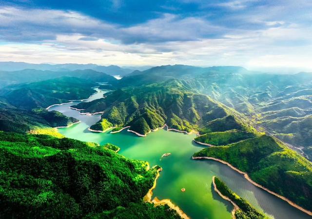 晚潮｜千峡湖记：在湖镜云絮间遇见山水与时光