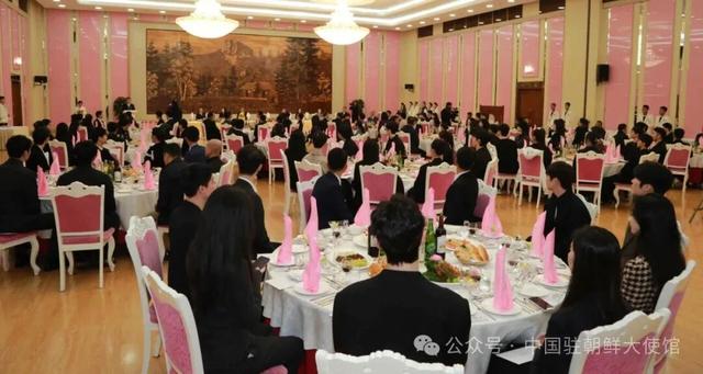 朝方为中国上海艺术团举行欢迎宴会