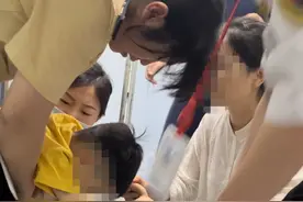 五岁男孩突发异物卡喉，地铁现场接力实施“海姆立克”急救图片