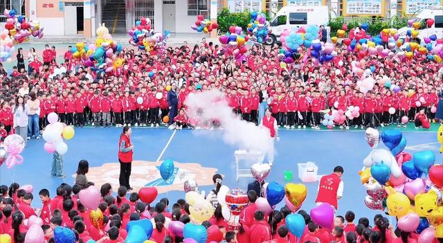 科技感拉满！“开学第一课”上种下新梦想
