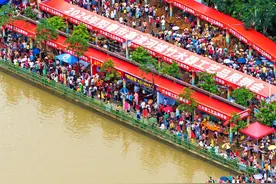 17万人过河趁墟！在阳春“岭南第一墟”有买不完的竹木藤器图片