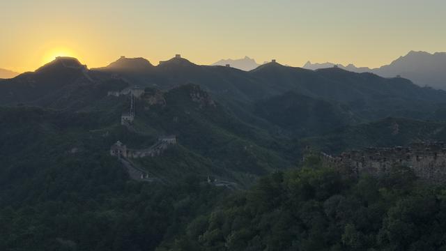 河北滦平：金山岭长城晨景如画