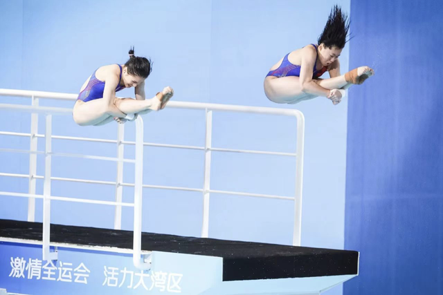 全红婵首次个人直播引900万人围观，43598.6元直播收入全捐给乡村儿童