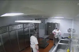 幼儿园厨工违规操作被辞退 起诉索要赔偿金被驳回 法院：解除劳动合同程序合法图片