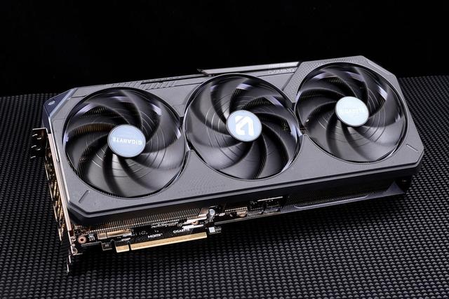 技嘉GeForce RTX 5070 Ti GAMING OC 魔鹰 16G显卡评测：中高端游戏与AI的性能怪兽