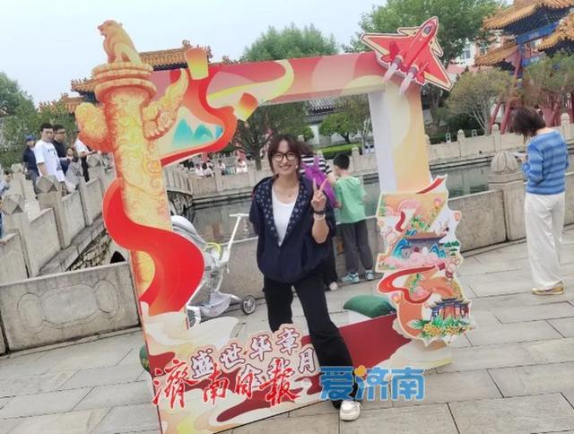 一年四季 泉在济南丨府学文庙“庆华诞 阅山河”国庆打卡活动引热潮