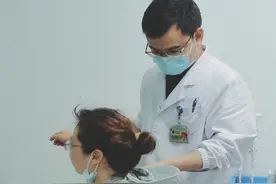 夏季当心“空调病”，53岁女子贪凉被吹出手疼图片