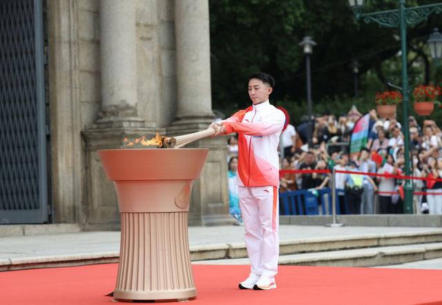 四城同心，圣火同传——第十五届全国运动会火炬传递在穗深港澳同步启动
