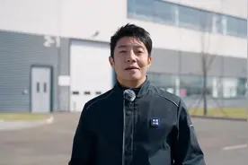 撒贝宁探访小米汽车工厂：每隔76秒就有一台新车从这里开出