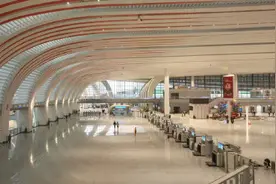 广州白云火车站今日通车运营图片