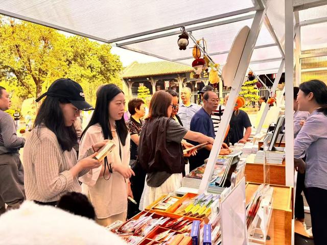 跟着图书去旅行！天府书展开启文旅新体验