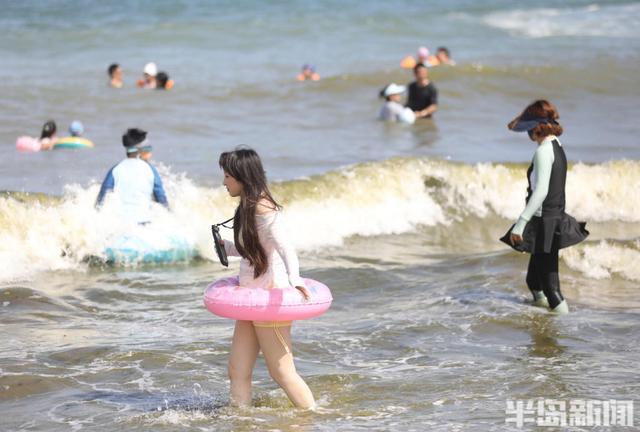 洗海澡避暑纳凉