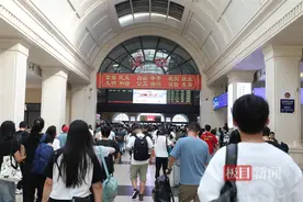 假期首日即迎客流最高峰，武铁今在热门线路加开近百列临客图片