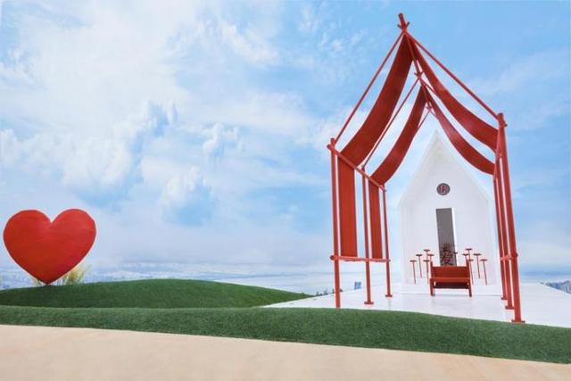 三顶价值百万的DR皇冠登陆长白山冰心岛，游客打卡体验“冰雪女王”