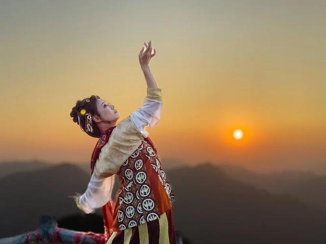 绝！莽山上的悬崖日出——随手一拍，尽是大片