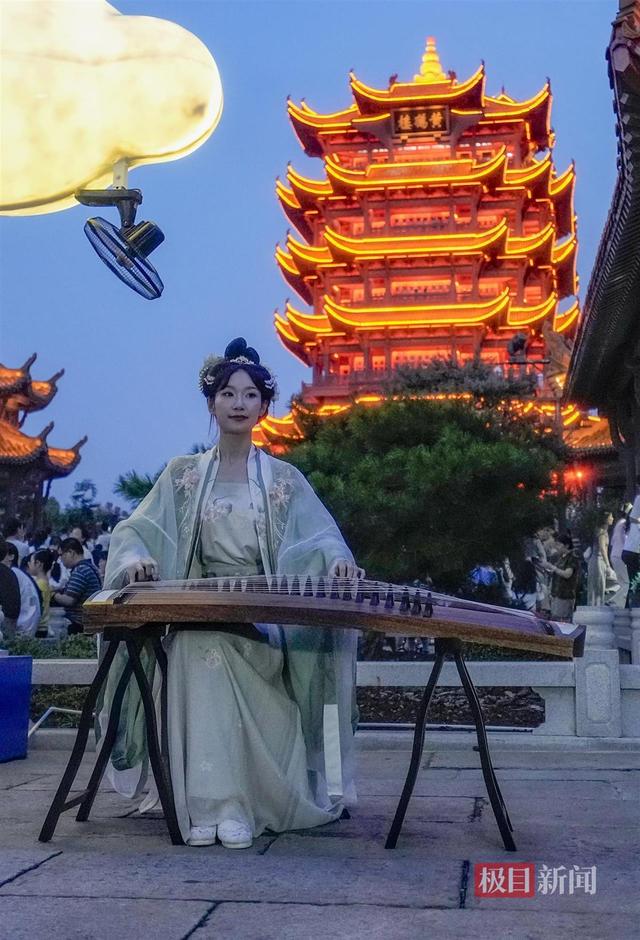 玩转江湖“一起”嗨，《夜上黄鹤楼》带游客畅玩盛夏幻境