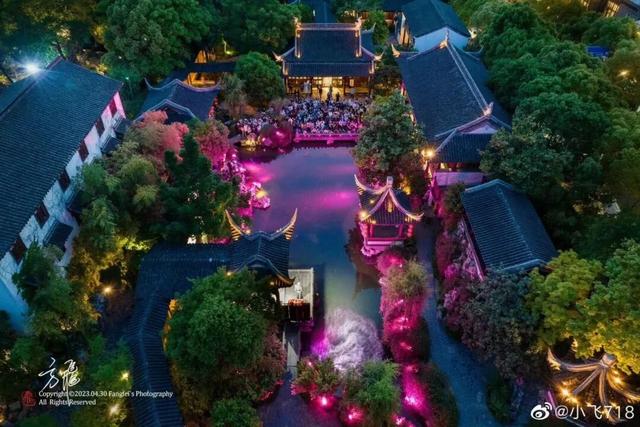 白天是南京，夜晚是金陵