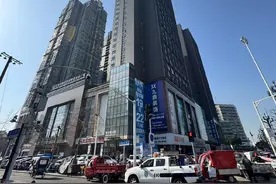 小区地面停车位收益“七年之争”：业委会称属公共收益，物业称归开发商所有图片