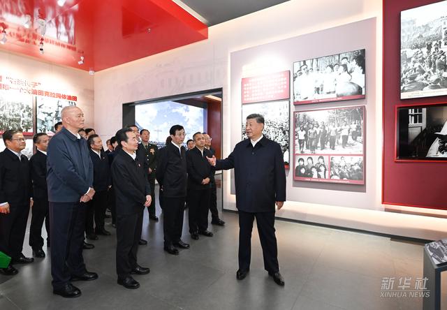 新华图讯｜习近平参观新疆维吾尔自治区成立70周年主题成就展