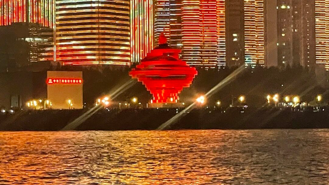 浪漫“升级”！2026第一场夜游就来这儿！把青岛的美“融进”夜色中～