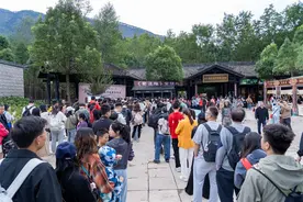 国庆假期第二天 剑门关景区客流量持续攀升图片