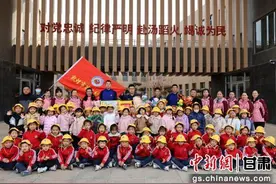 敦煌消防：萌娃进“红门” 变身消防“体验官”图片
