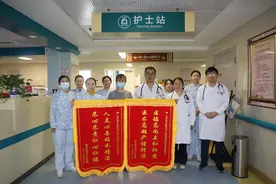 两面锦旗，双倍的温暖与激励——平阴县中医医院呼吸与危重症医学科两面锦旗背后的故事图片