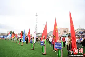 甘肃甘南举行2024九色甘南“扎尕那杯”足球邀请赛图片