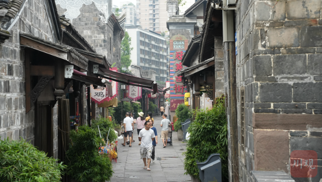 城市“成长记”⑦丨宜宾：城市更新，昔日“背街小巷”变身“时尚街区”