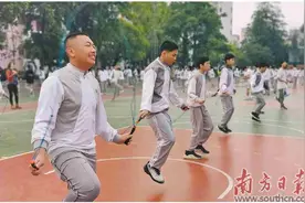 课间延至15分钟 每天运动2小时图片
