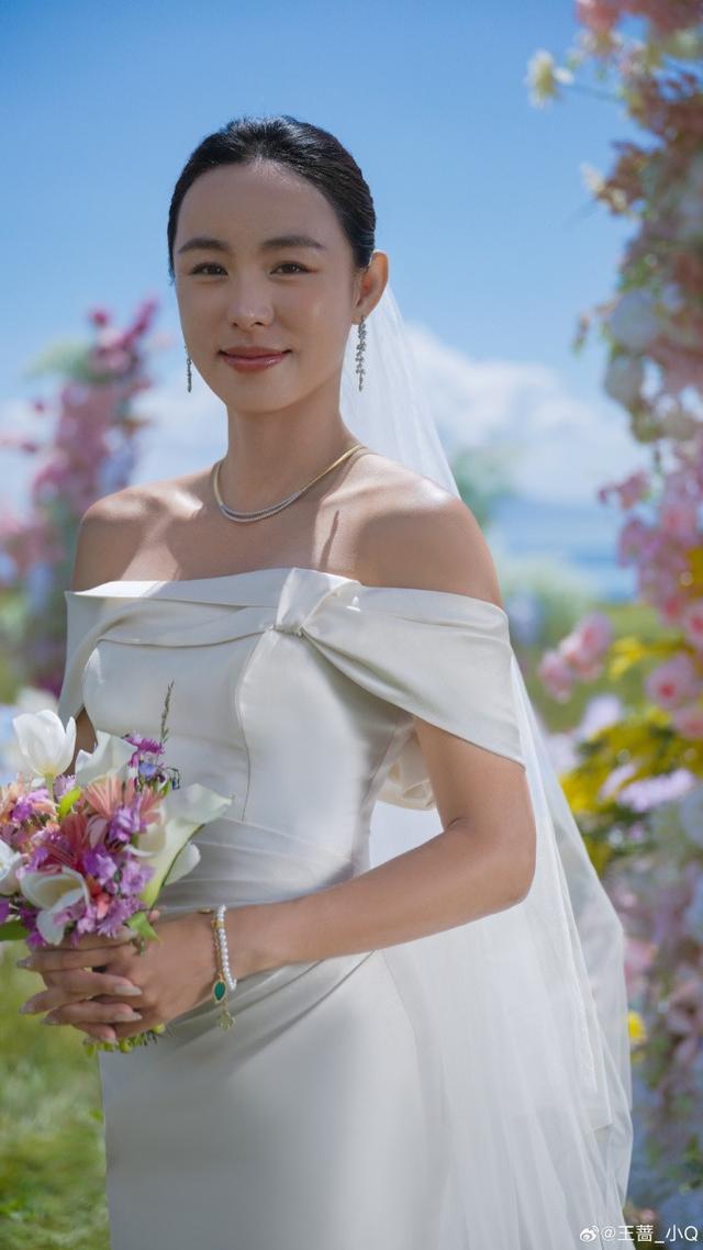 网球名将王蔷晒旅行婚礼照，男方为网球学院院长兼总教练
